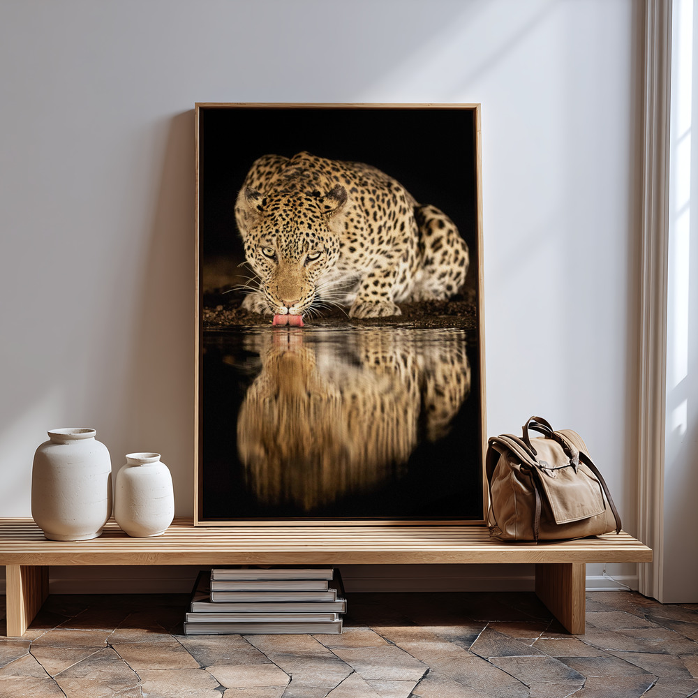 Canvas print - Single mother in guest room