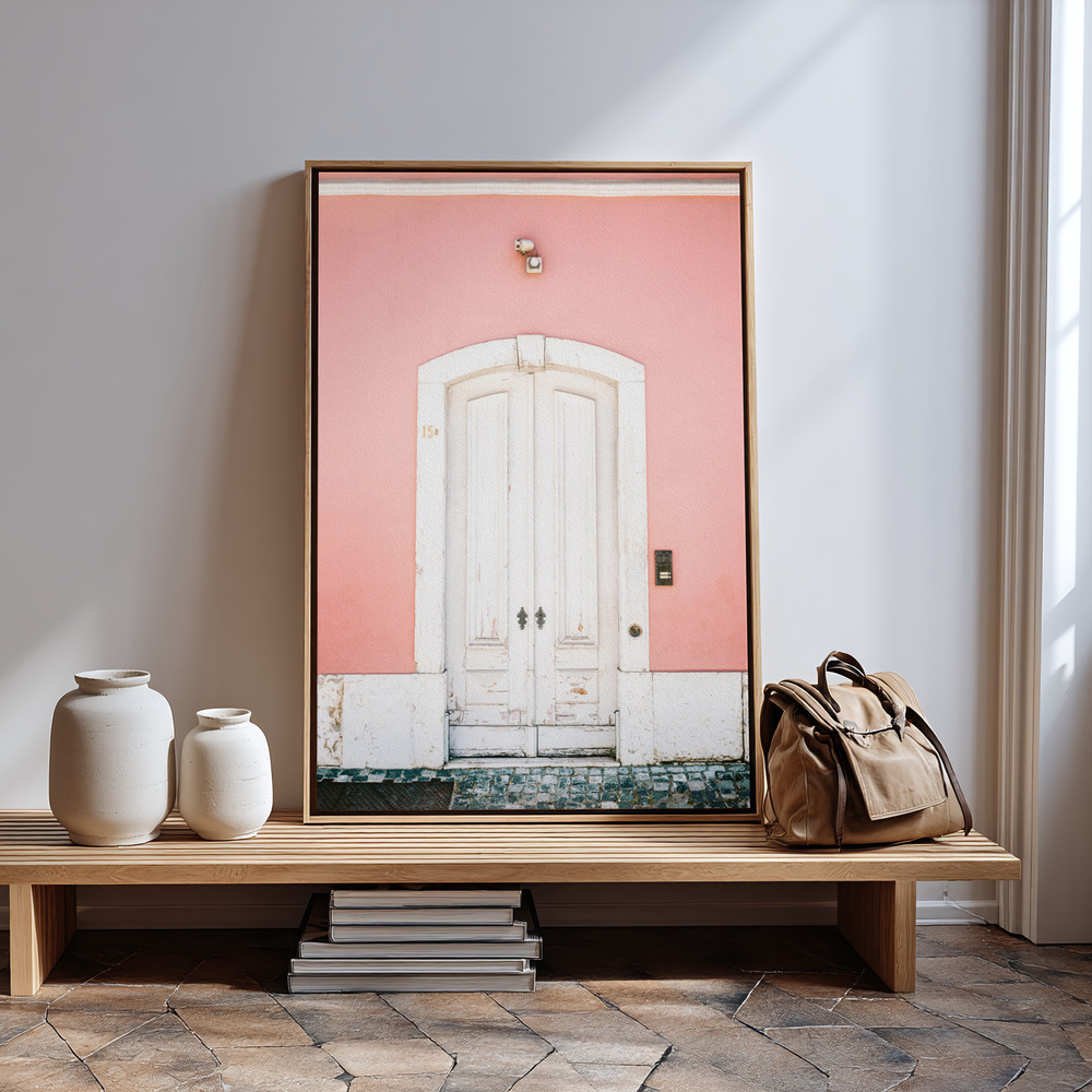 Canvas taulu - The white door Lisbon sisäänkäynnin luona