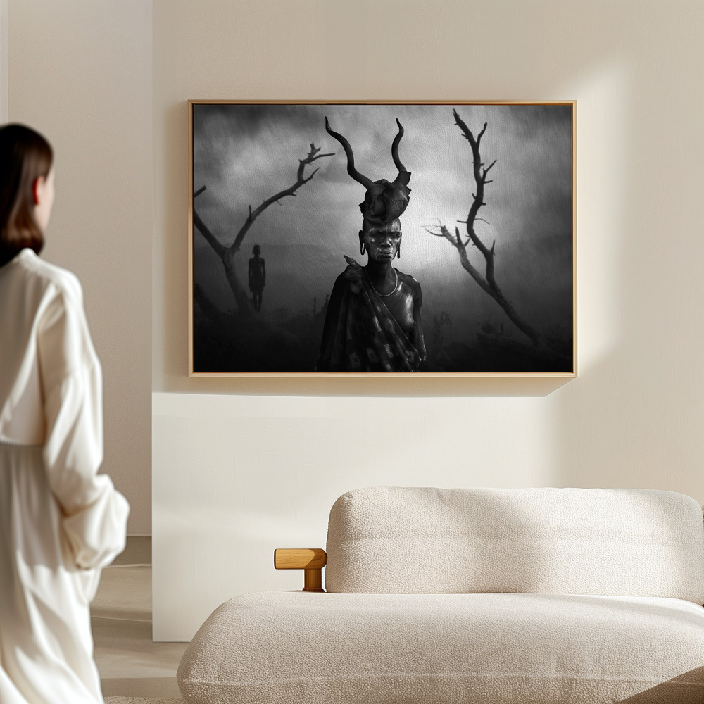 Canvas print - Woman Mursi in the hall