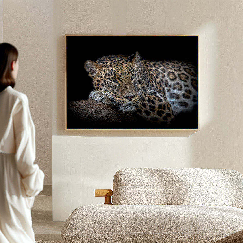 Canvas print - Leopard resting in the hall