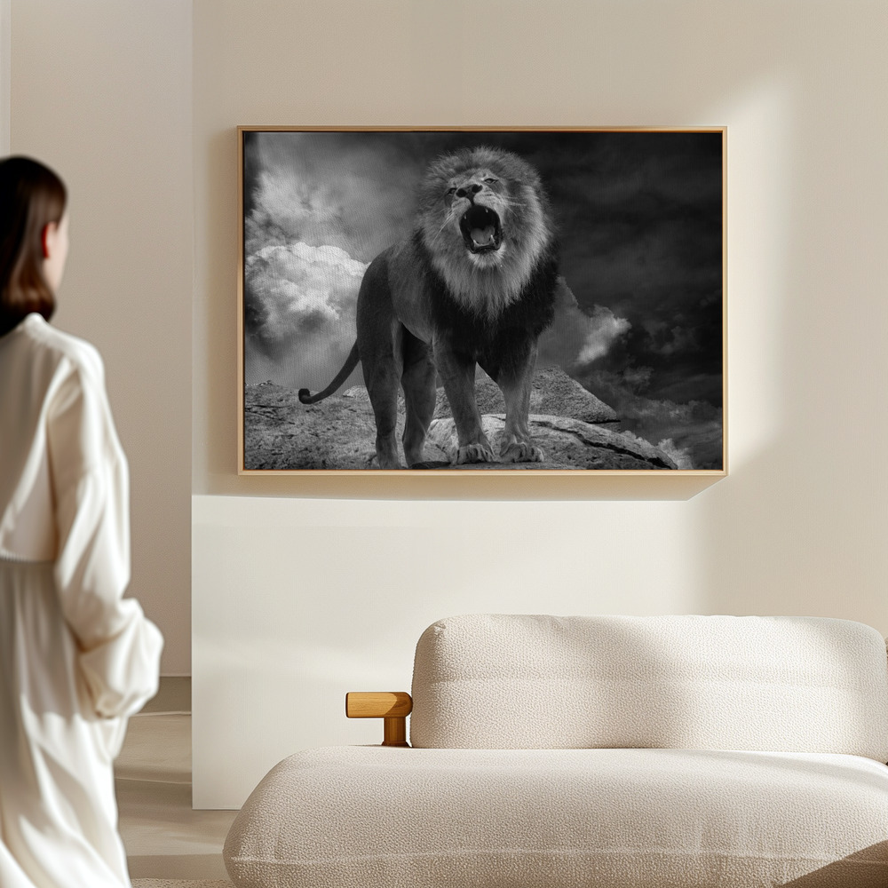 Canvas print - Lion's Roar in the hall