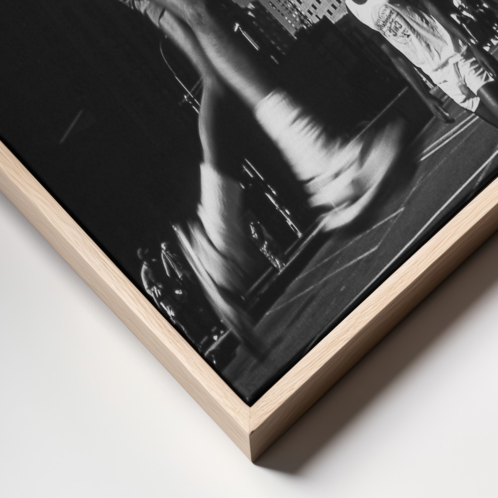 Canvas print - "Dunking" (from the series "Metropolis") frame close up