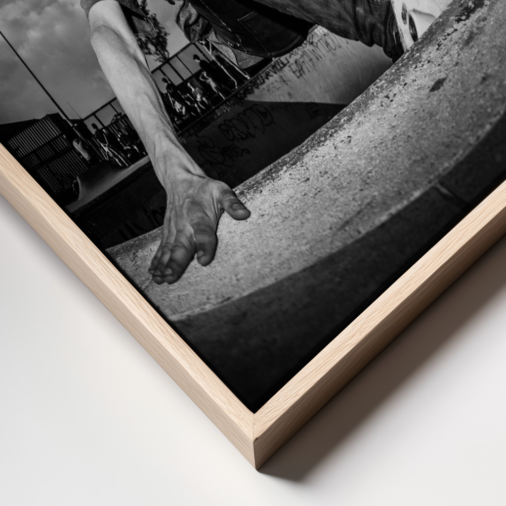 Canvas print - Ellis Ekkart performing... frame close up