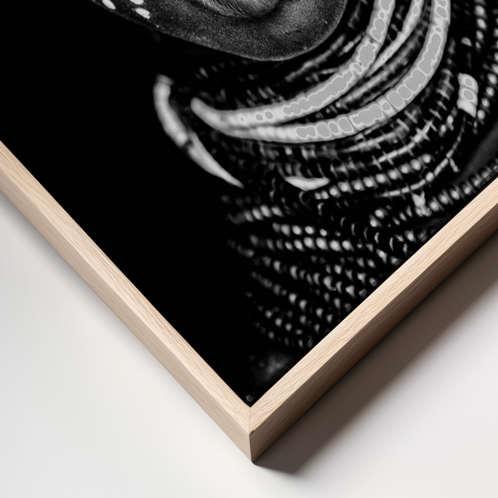 Canvas print - Karo woman frame close up