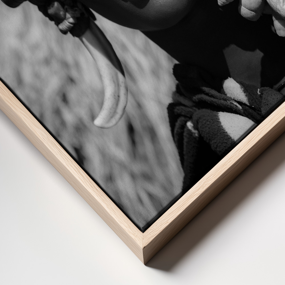 Canvas print - Sweety Mursi Girl frame close up