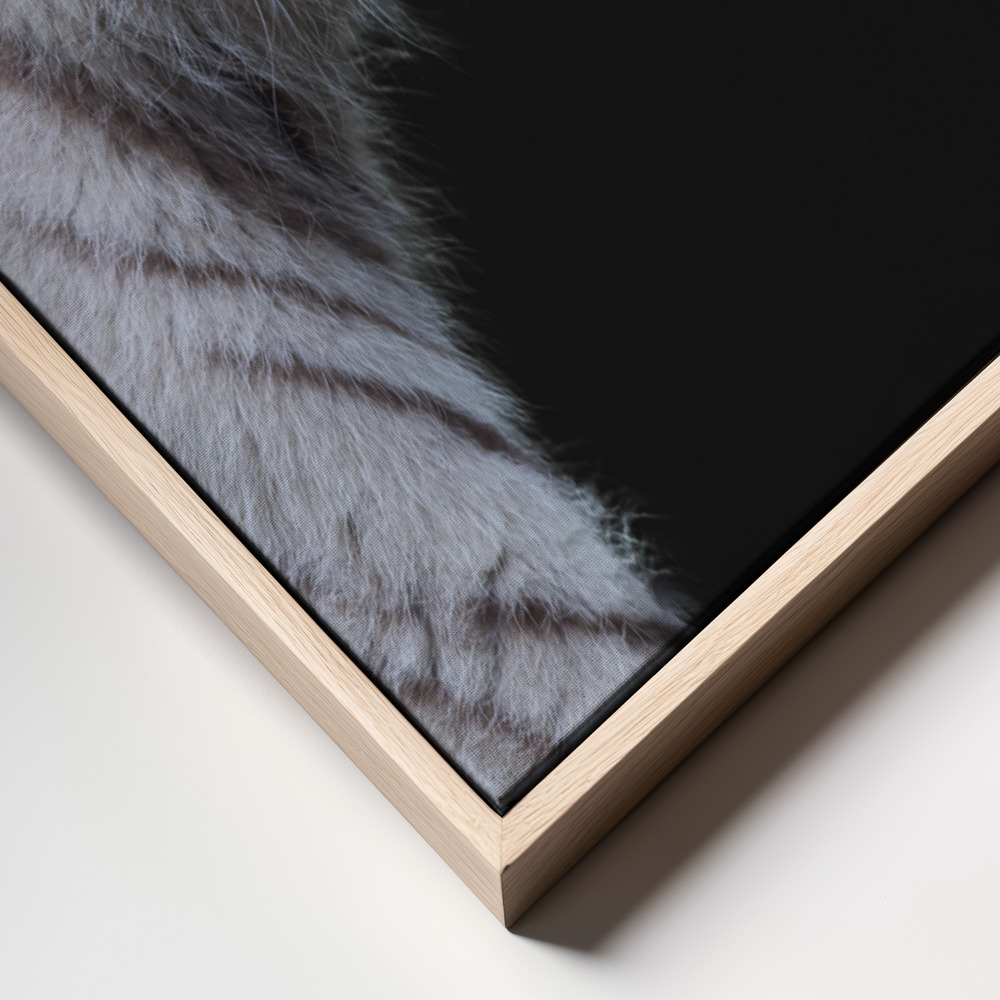 Lienzo - The Hunter frame close up
