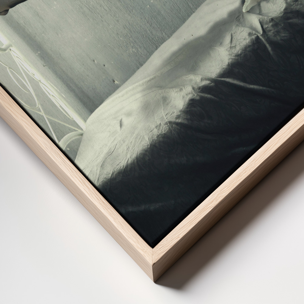 Canvas schilderi - Sleeping Beauty frame close up - natuurlijk frame
