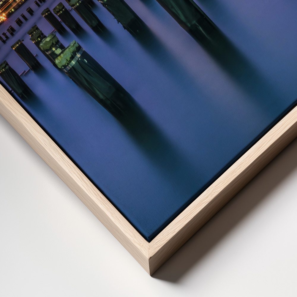 Canvas print - One can’t paint New York as it is! frame close up