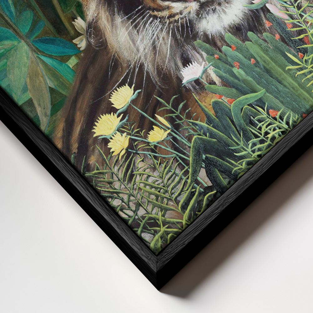 Leinwandbild - Reclining Tiger In a Rousseau Landscape rahmen Nahaufnahme - schwarzer Rahmen