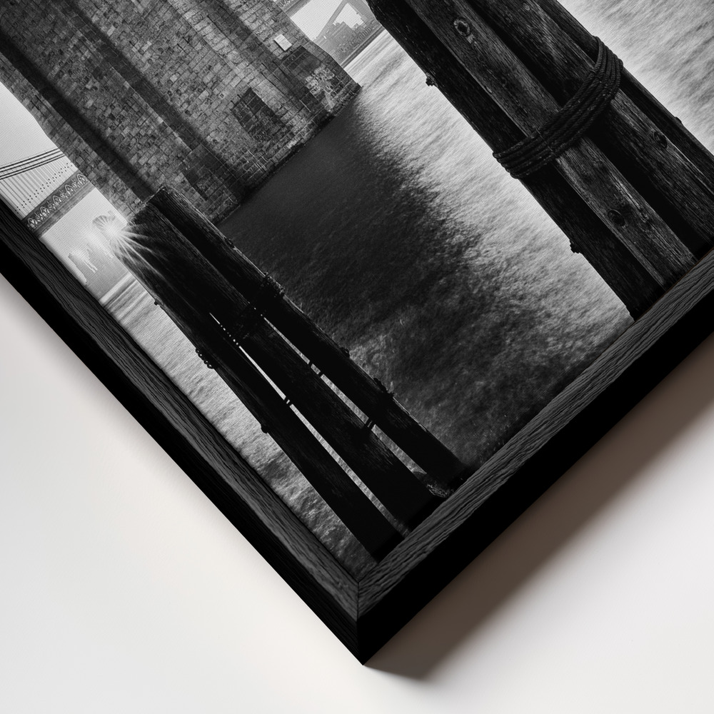 Canvas schilderi - Brooklyn Bridge - sunrise frame close-up - zwart frame