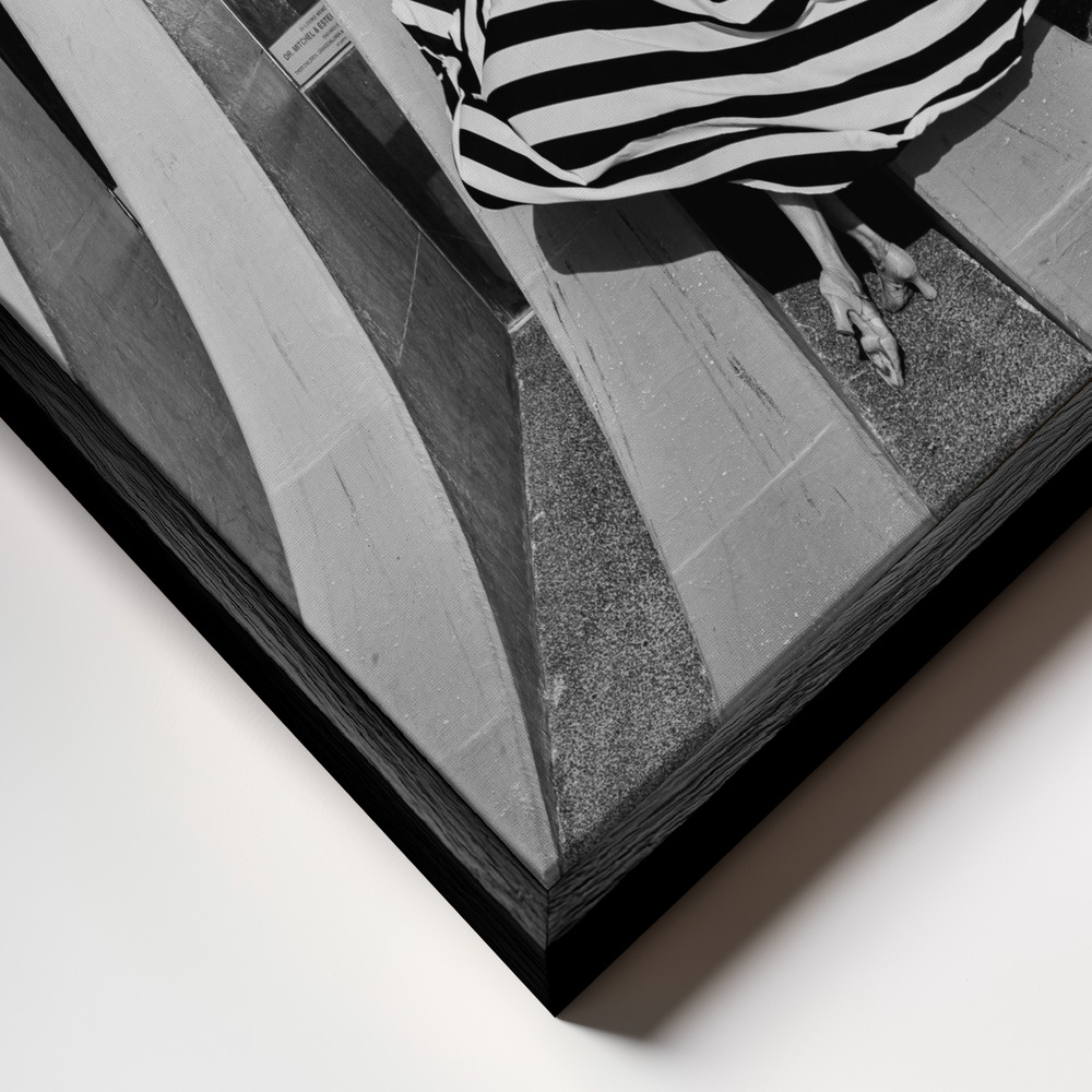 Canvas print - Dancing Queen frame close up - black frame