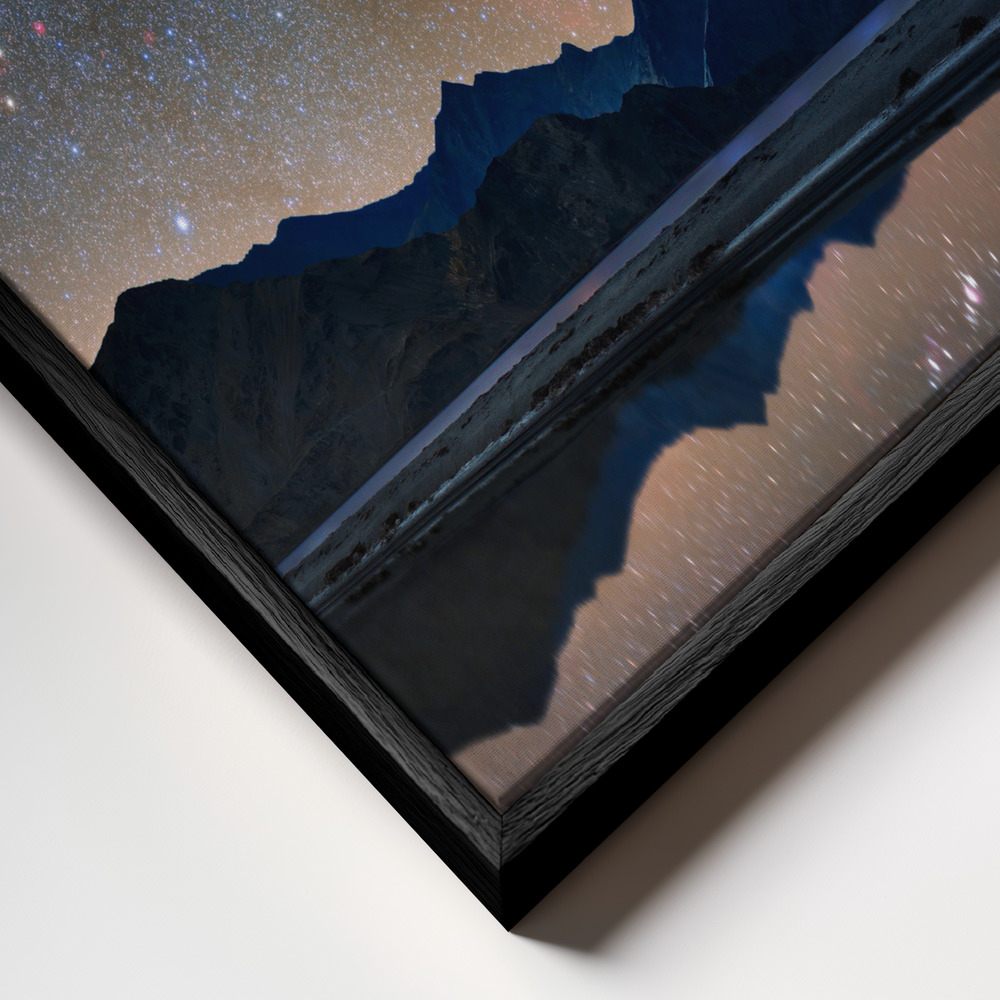 Canvas schilderi - Winter is coming... frame close-up - zwart frame