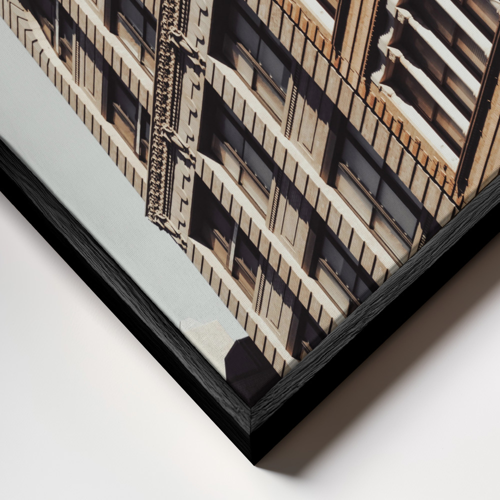 Canvas taulu - New York City Building kehys lähikuvassa - musta kehys