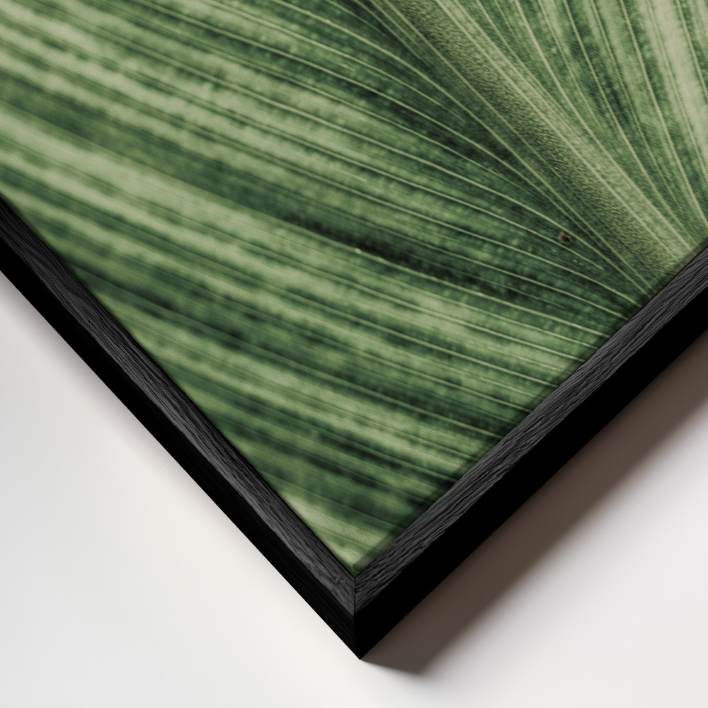 Canvas taulu - Forest Jewel kehys lähikuvassa - musta kehys