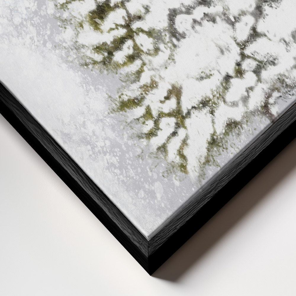 Canvas taulu - Lone fir in the snow kehys lähikuvassa - musta kehys
