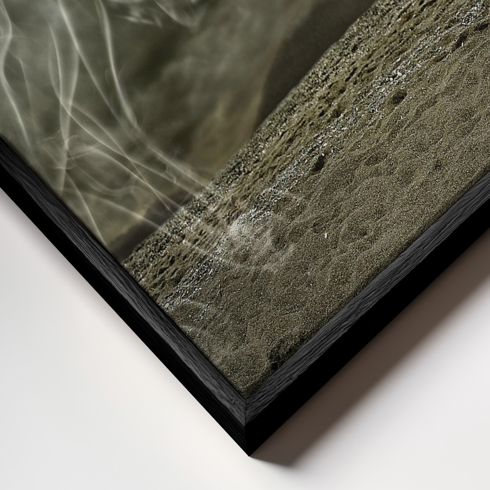 Canvas taulu - Soft Weapon kehys lähikuvassa - musta kehys