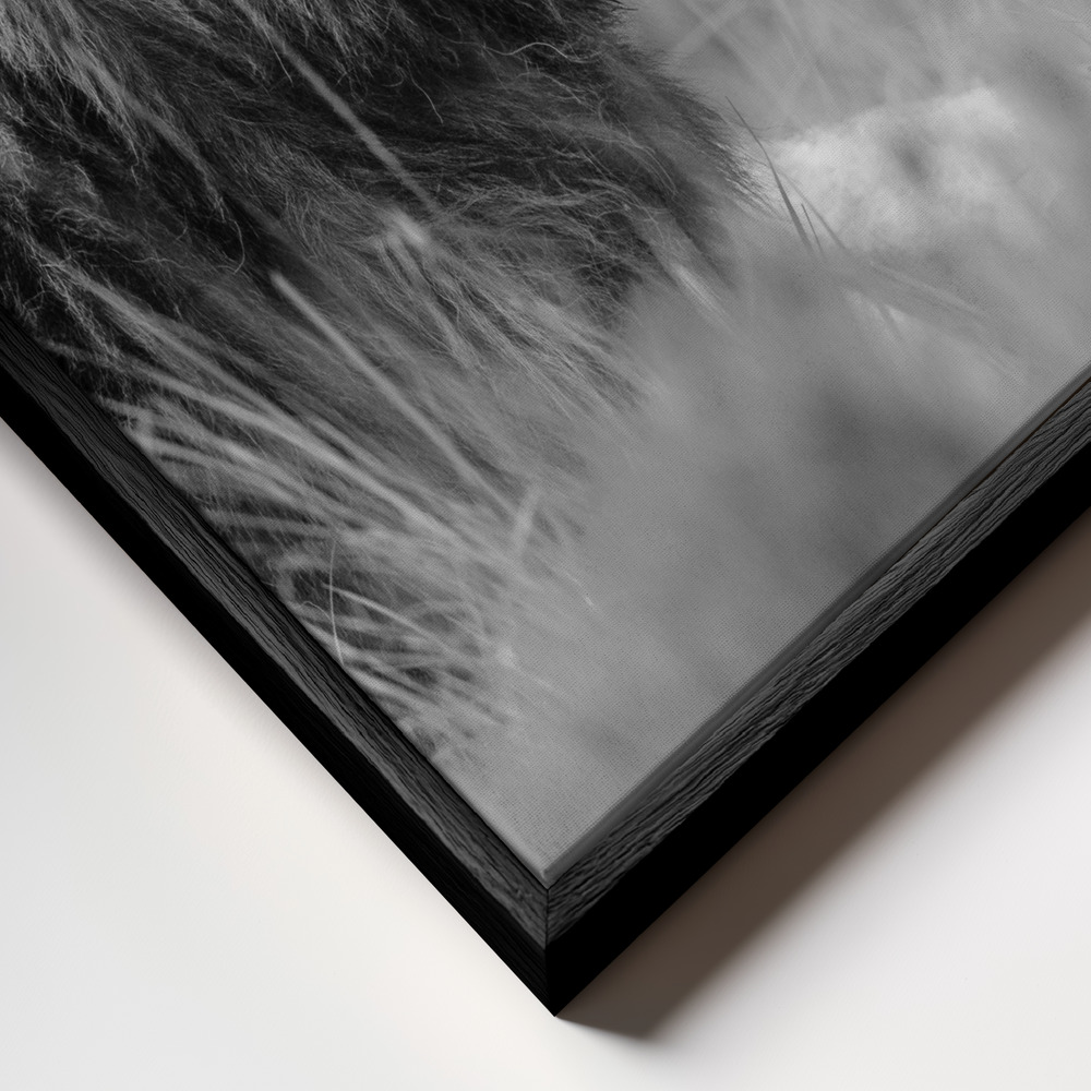 Canvas print - The king is alone frame close up - black frame