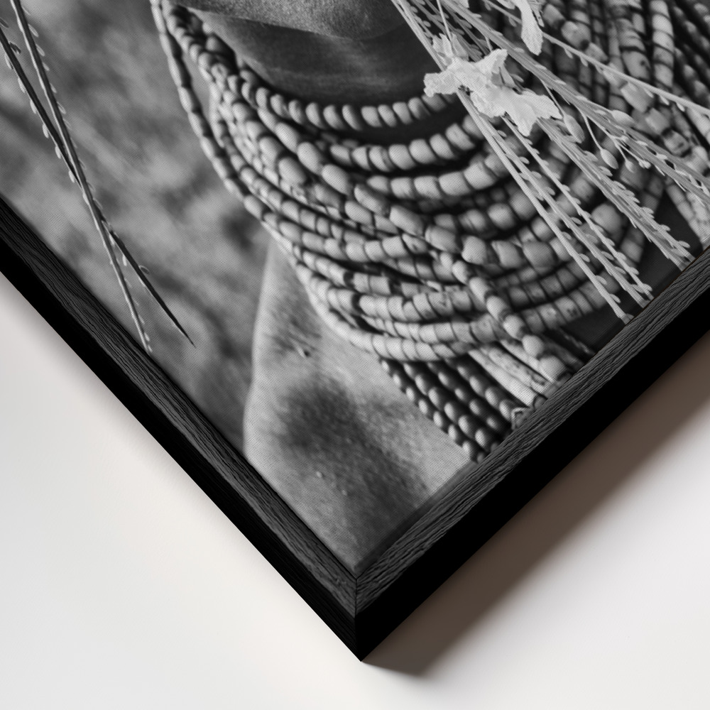 Canvas schilderi - A woman of the Karo tribe (Omo Valley-Ethiopia). frame close-up - zwart frame