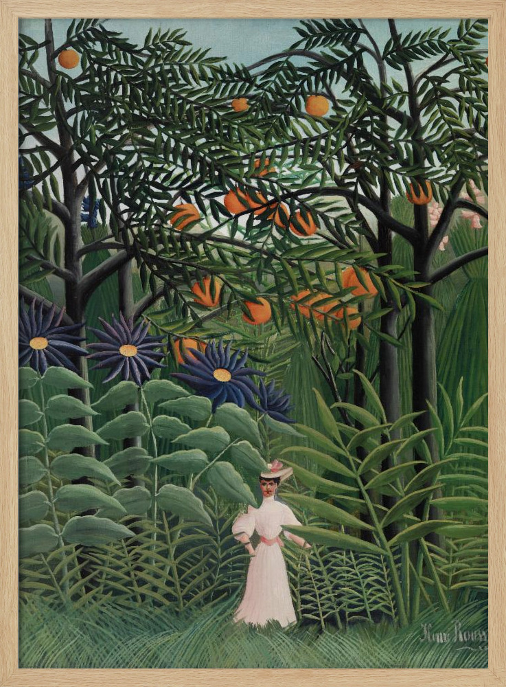 Póster - Femme Se Promenant Dans Une Foret Exotique natural wood poster frame