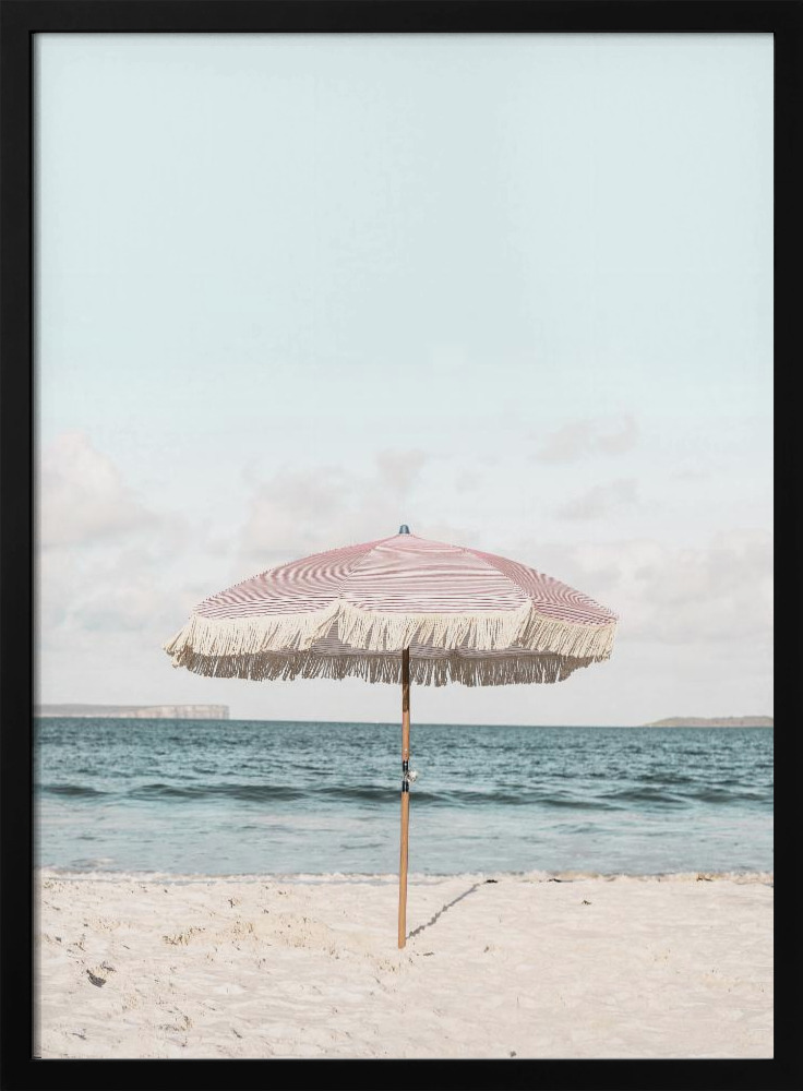 Poster - Pink Umbrella posterframe van donker hout