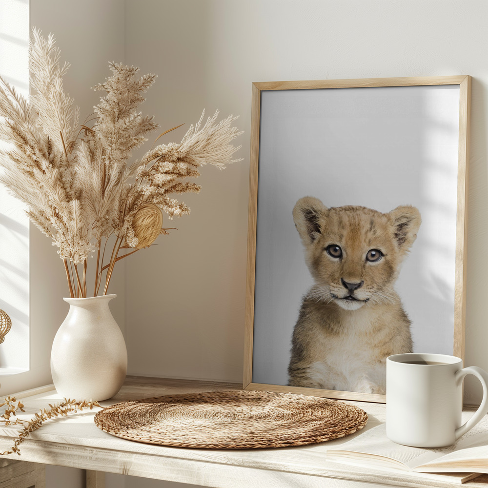 Poster - Baby Lion auf dem Tisch