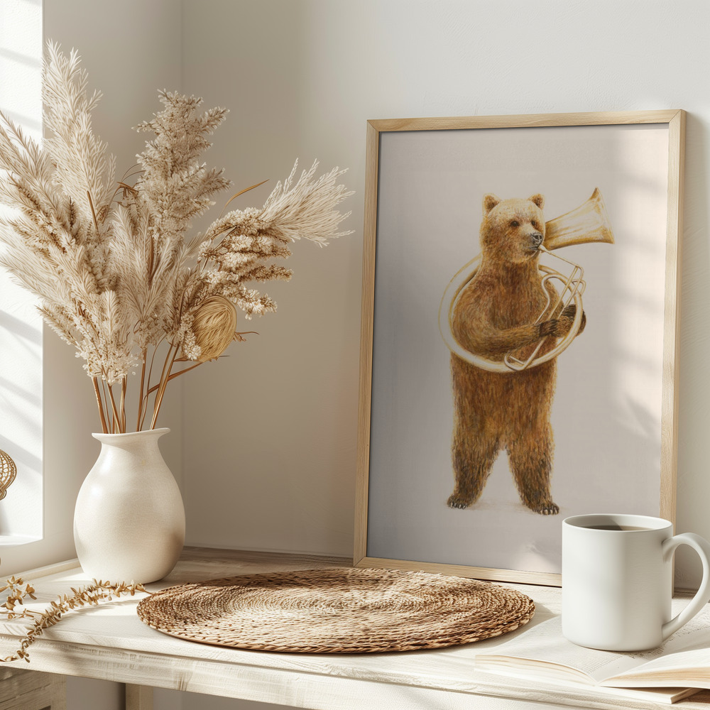 Juliste - The Bear and His Helicon pöydällä