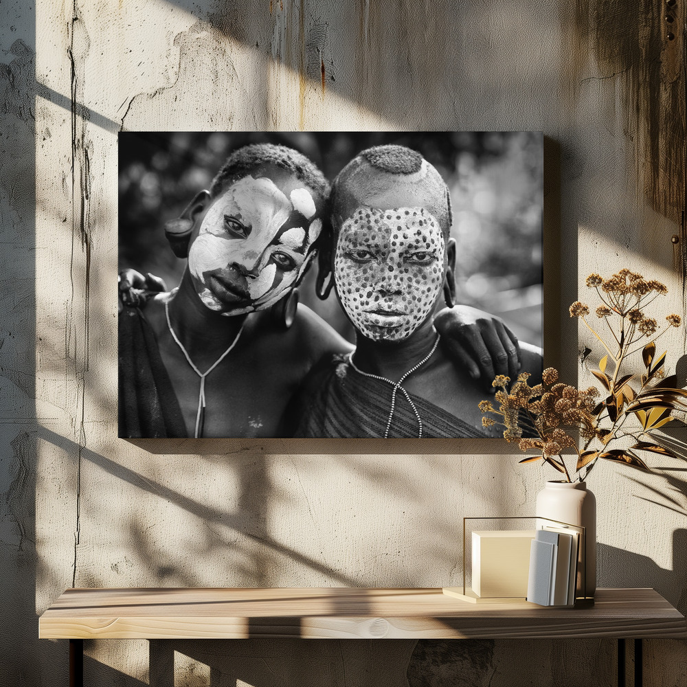 Obraz na płótnie - Painted faces nad stołem jadalnym