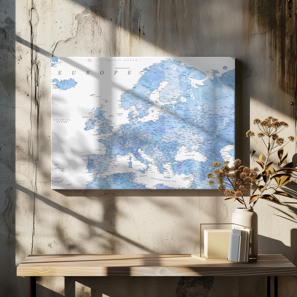 Lærred - Light blue watercolor detailed map of Europe over spisebordet