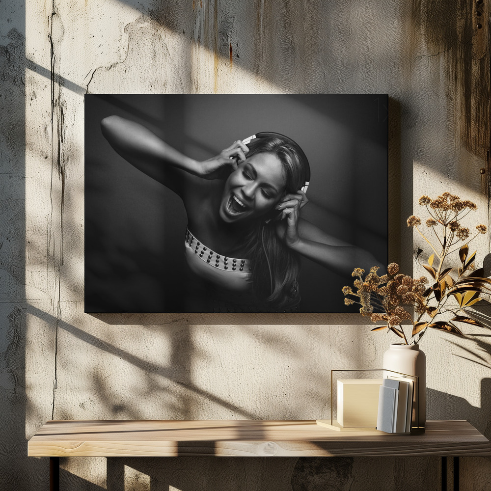 Lienzo - The Sound of Happiness sobre la mesa del comedor