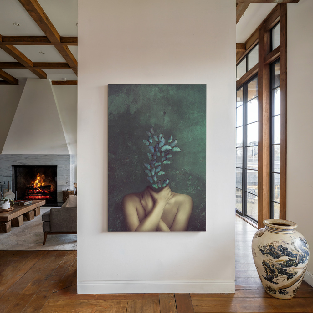 Lienzo - In my head butterflies junto a la chimenea