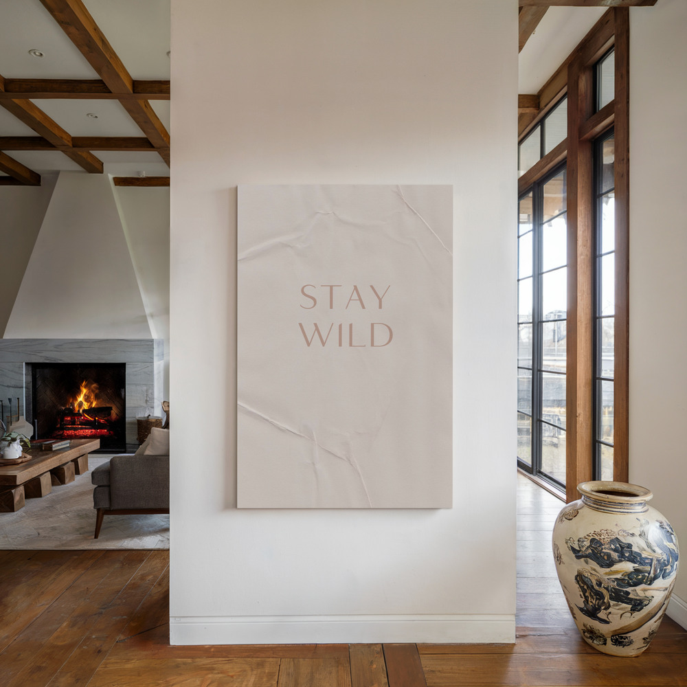 Lienzo - Stay Wild junto a la chimenea