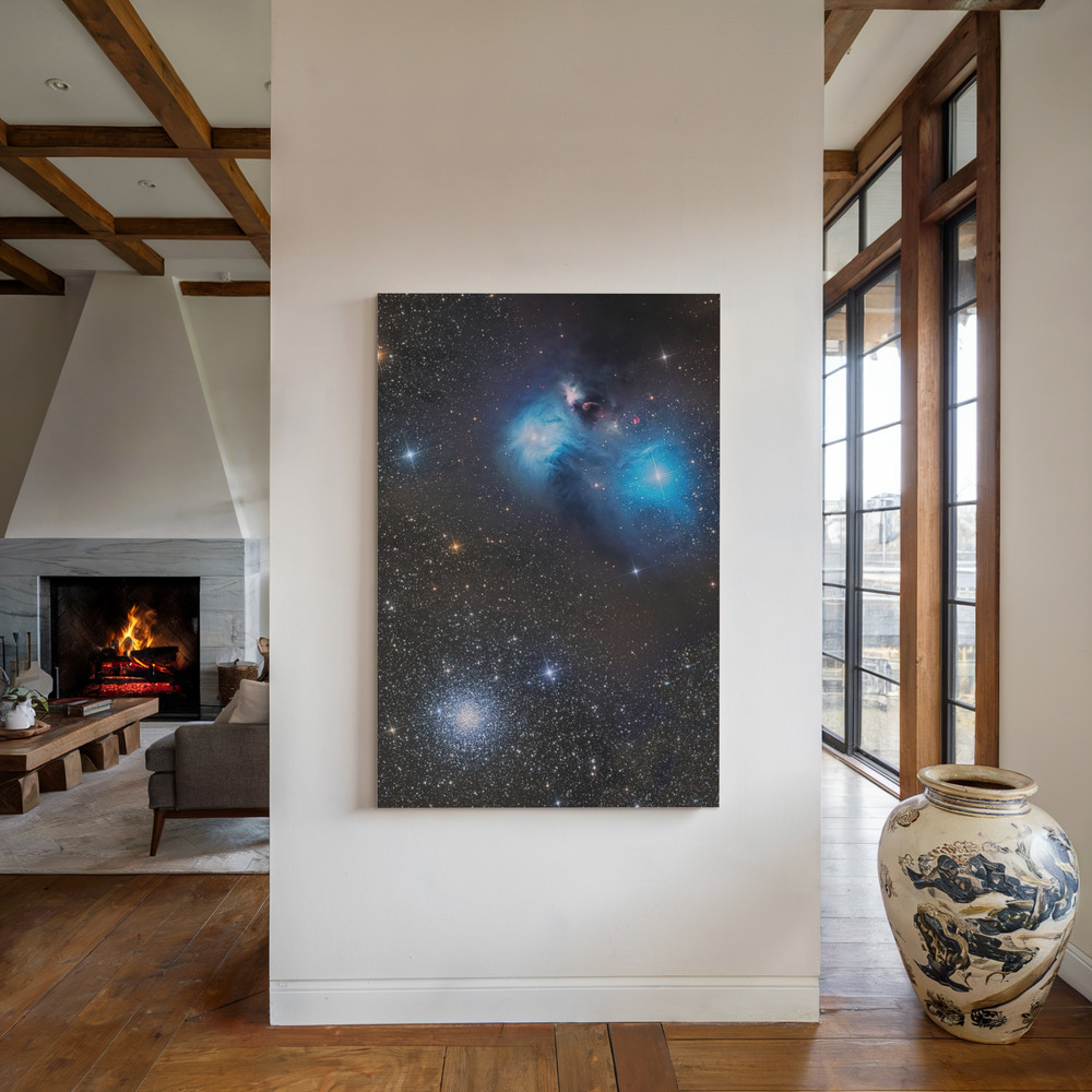 Obraz na płótnie - Blue Eyes and a smile - NGC 6726 przy kominku