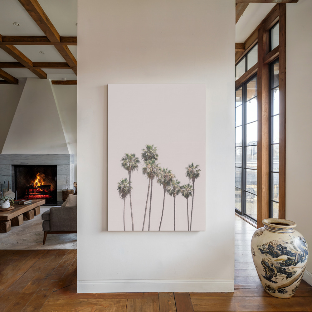 Stampe su tela - Blush Palms accanto al camino