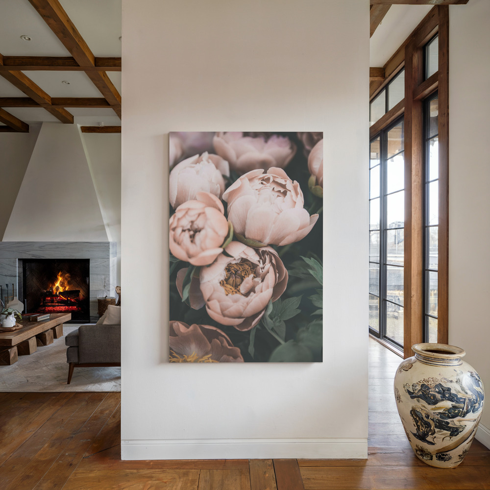 Stampe su tela - Coral Peonies accanto al camino