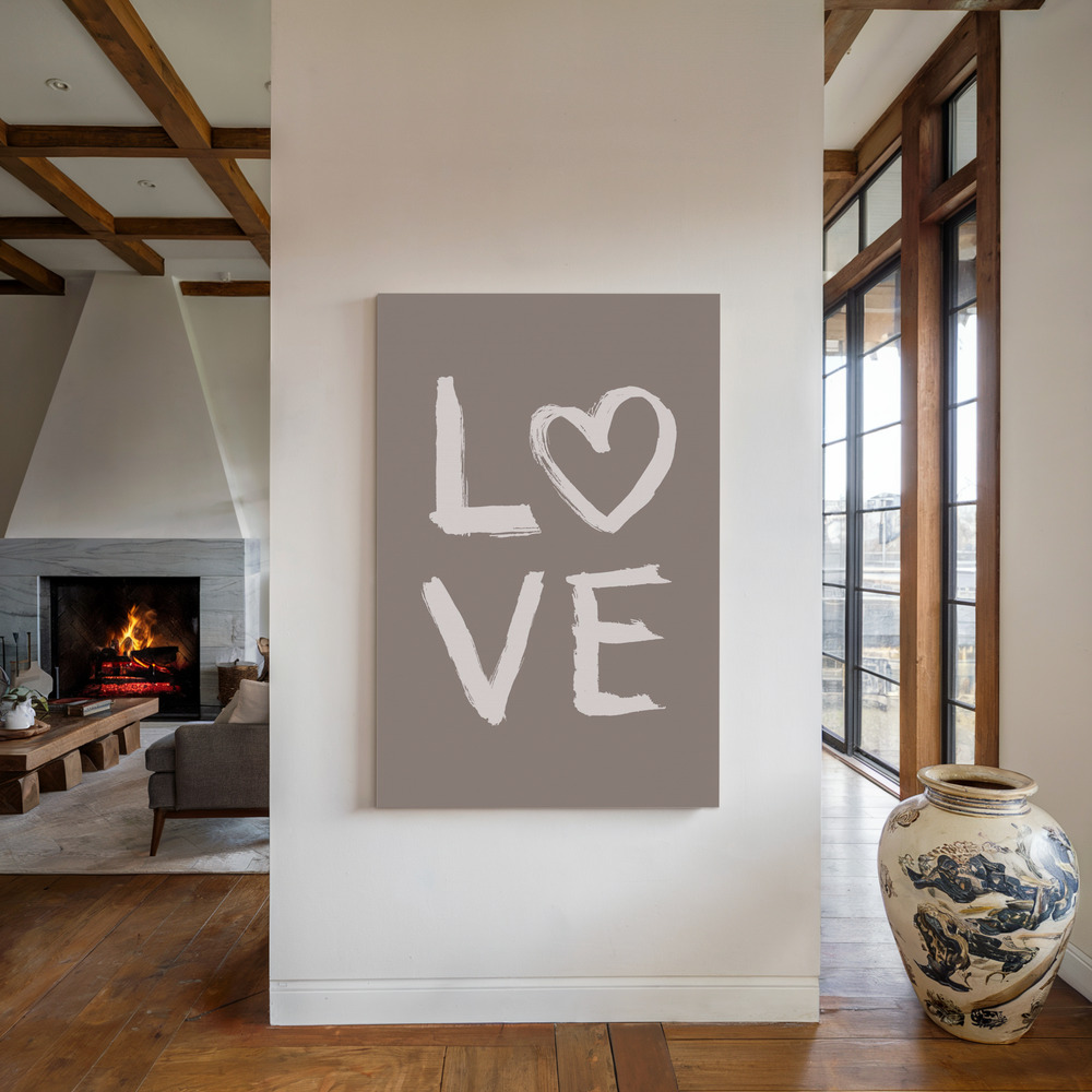 Lienzo - LOVE Toothy Brown junto a la chimenea