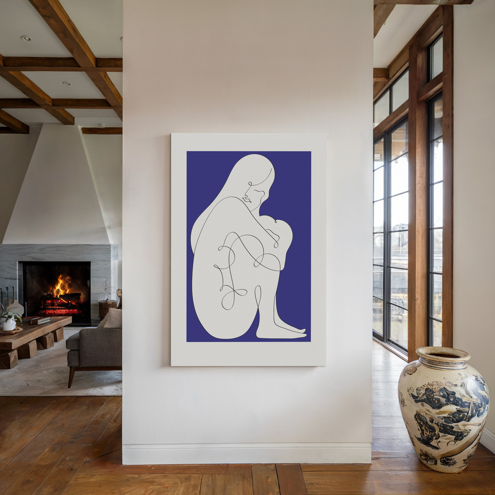 Lienzo - Sitting Woman Blue junto a la chimenea