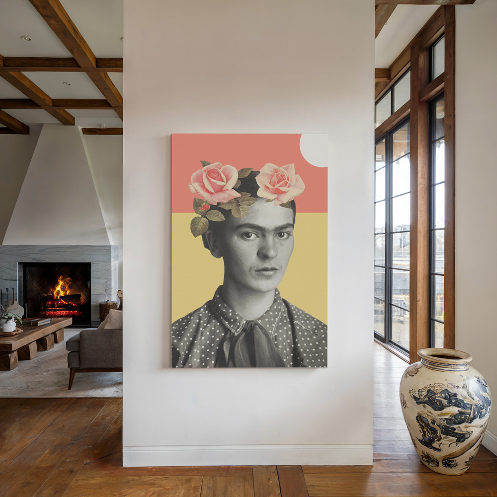 Lienzo - Frida Kahlo junto a la chimenea