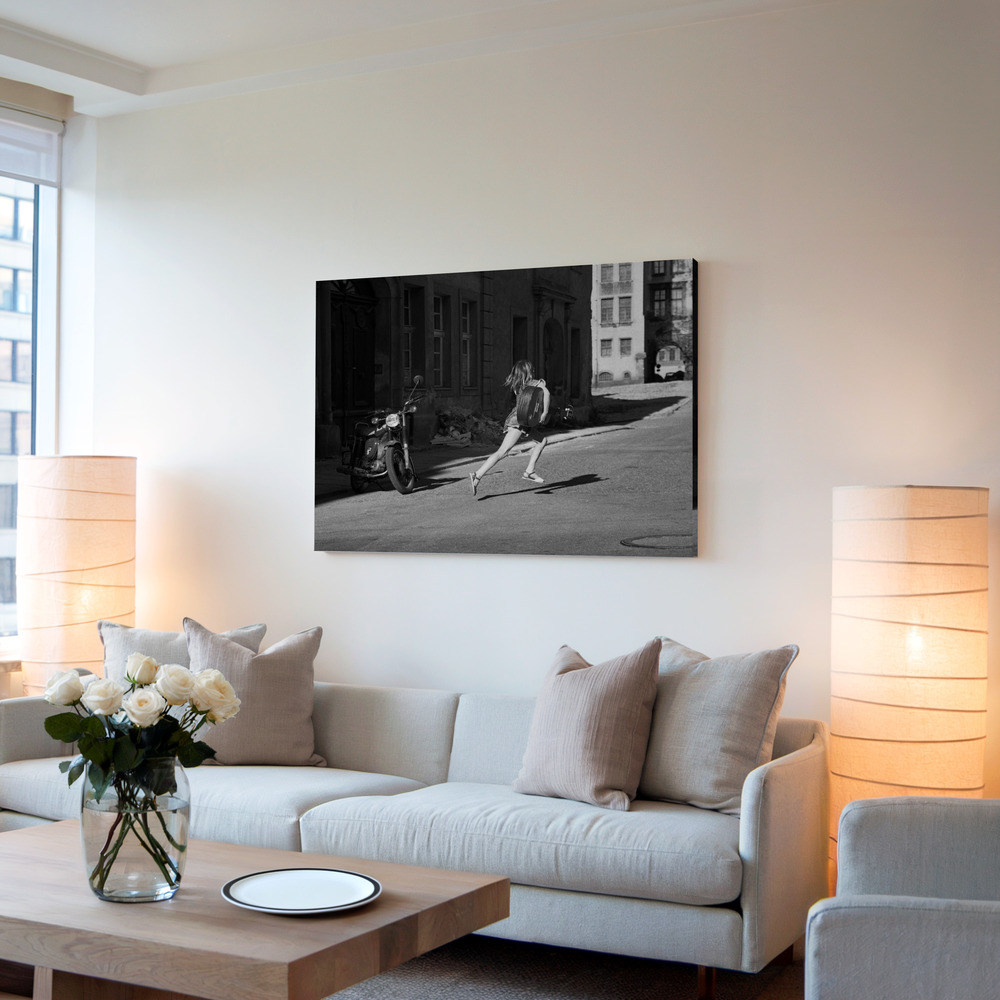 Toile - Freedom (from the series "Childhoods") dans le salon