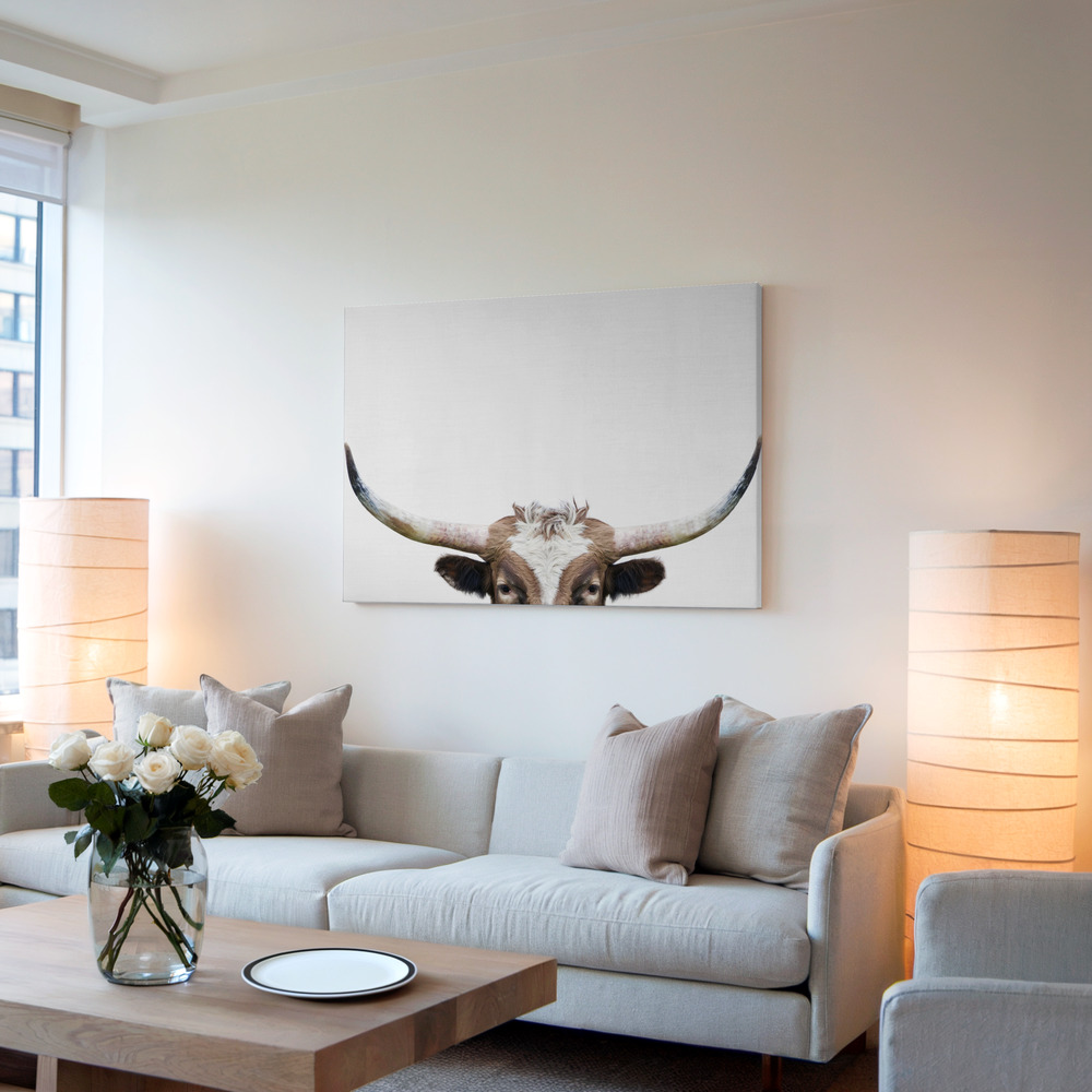 Leinwandbild - Peeking Longhorn Cow im Wohnzimmer