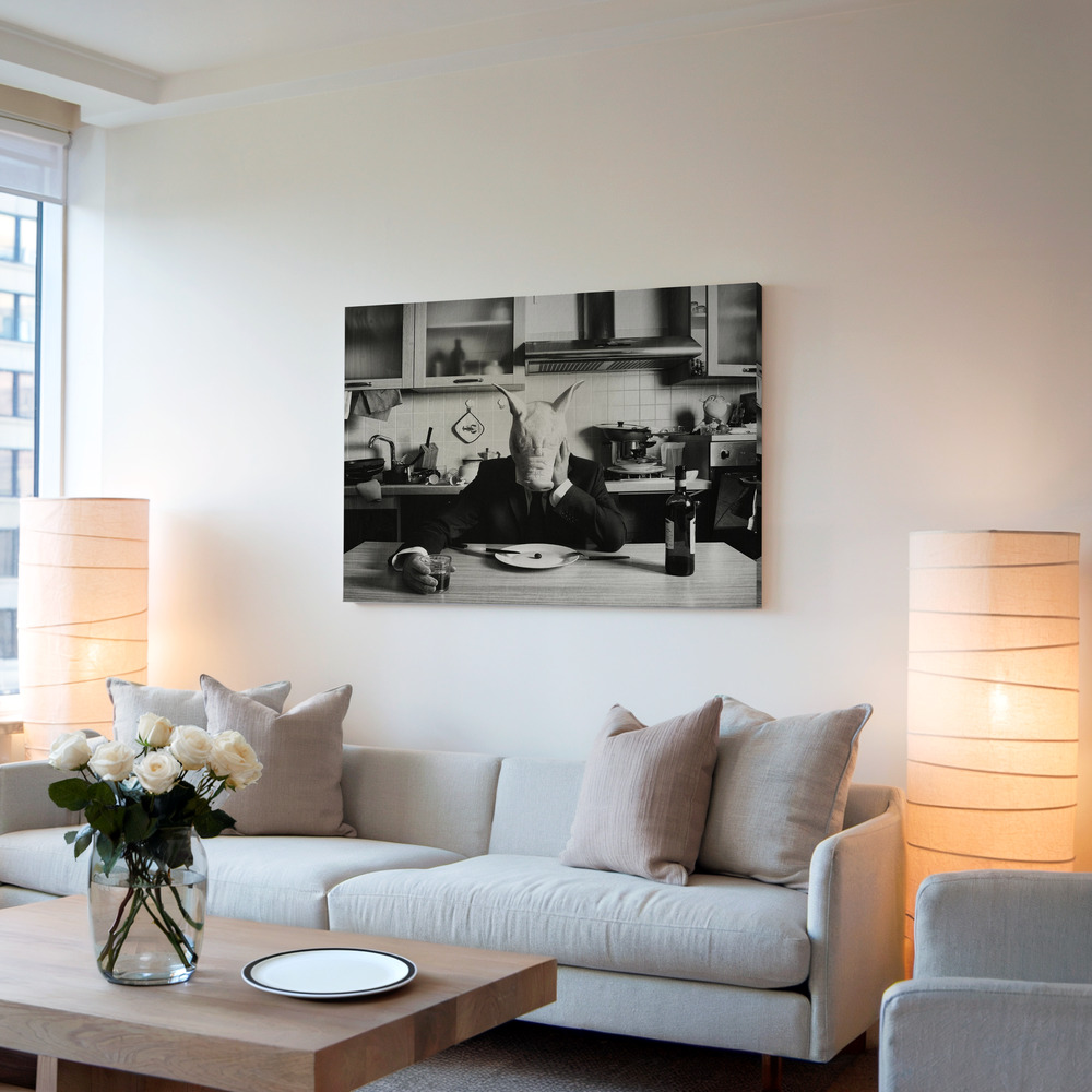 Toile - Just one day alone dans le salon