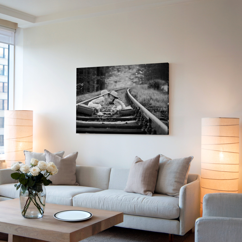 Canvas print - Brothers love in living room